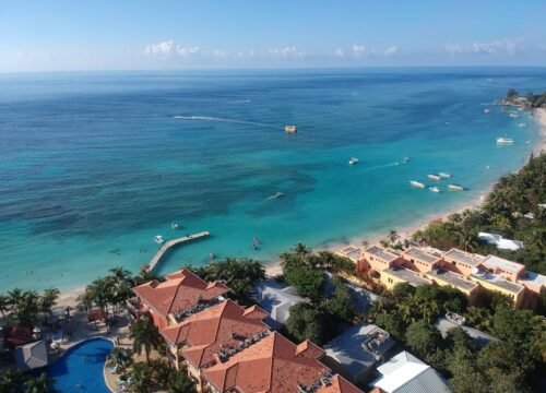 Why Coral Sands Resort Should Be Your First Choice for a Roatan, Honduras Vacation