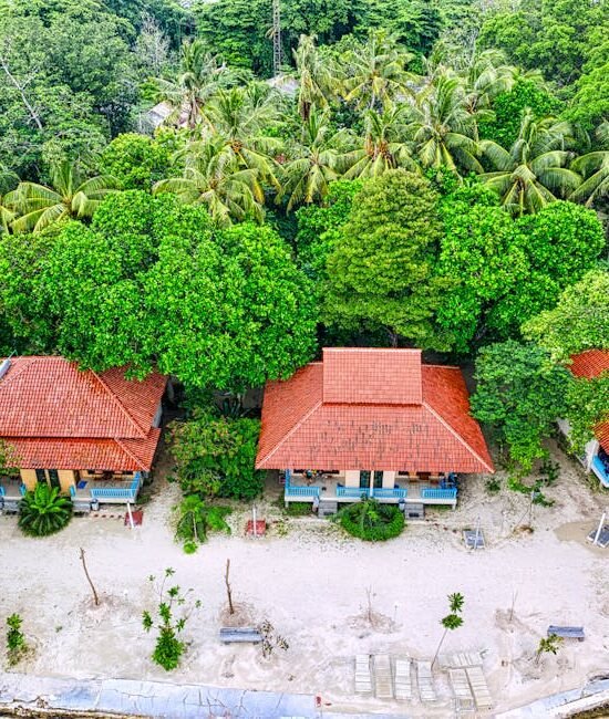 Henry Morgan Beach Resort Roatan: Complete Beachfront Guide 2025